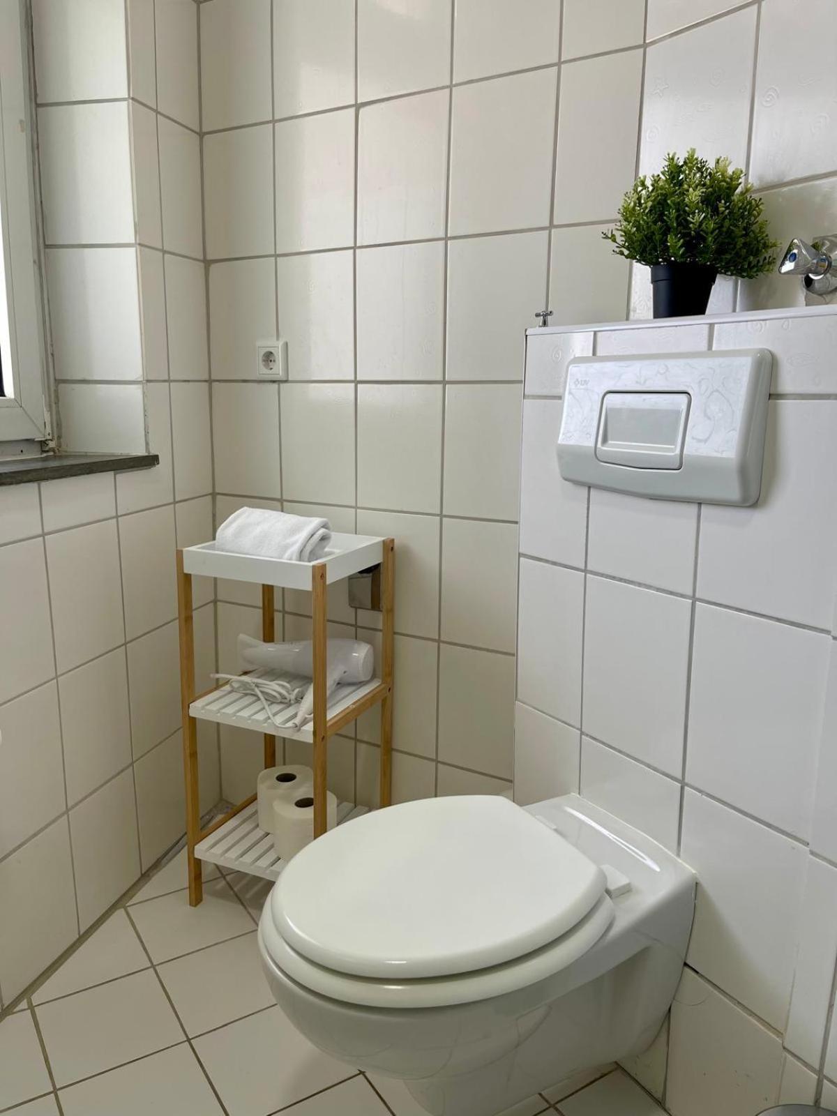 Raha Apartments - Ihr Komfortables Zuhause - Garten - Vollausstattung - Balkon - Parkplatz Kassel Dış mekan fotoğraf