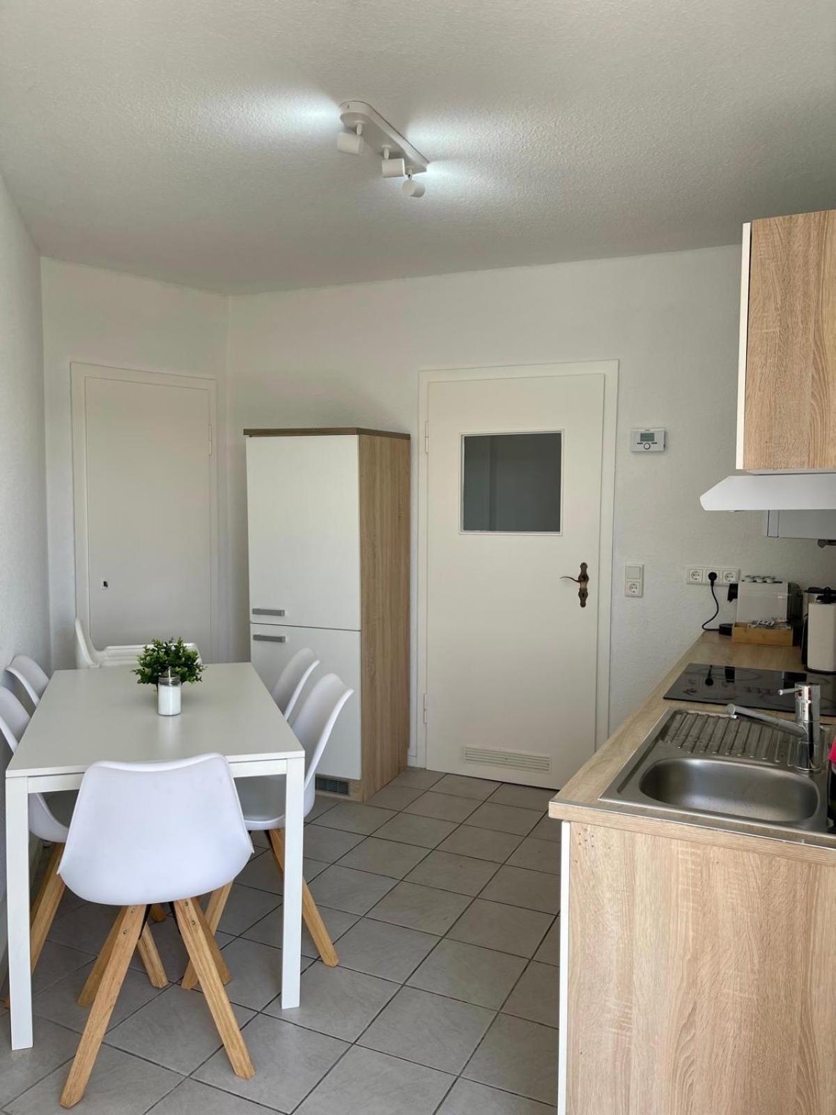 Raha Apartments - Ihr Komfortables Zuhause - Garten - Vollausstattung - Balkon - Parkplatz Kassel Dış mekan fotoğraf